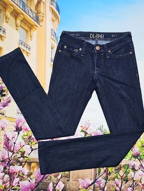 DL1961 Kate‎ Straight Jeans Size 24